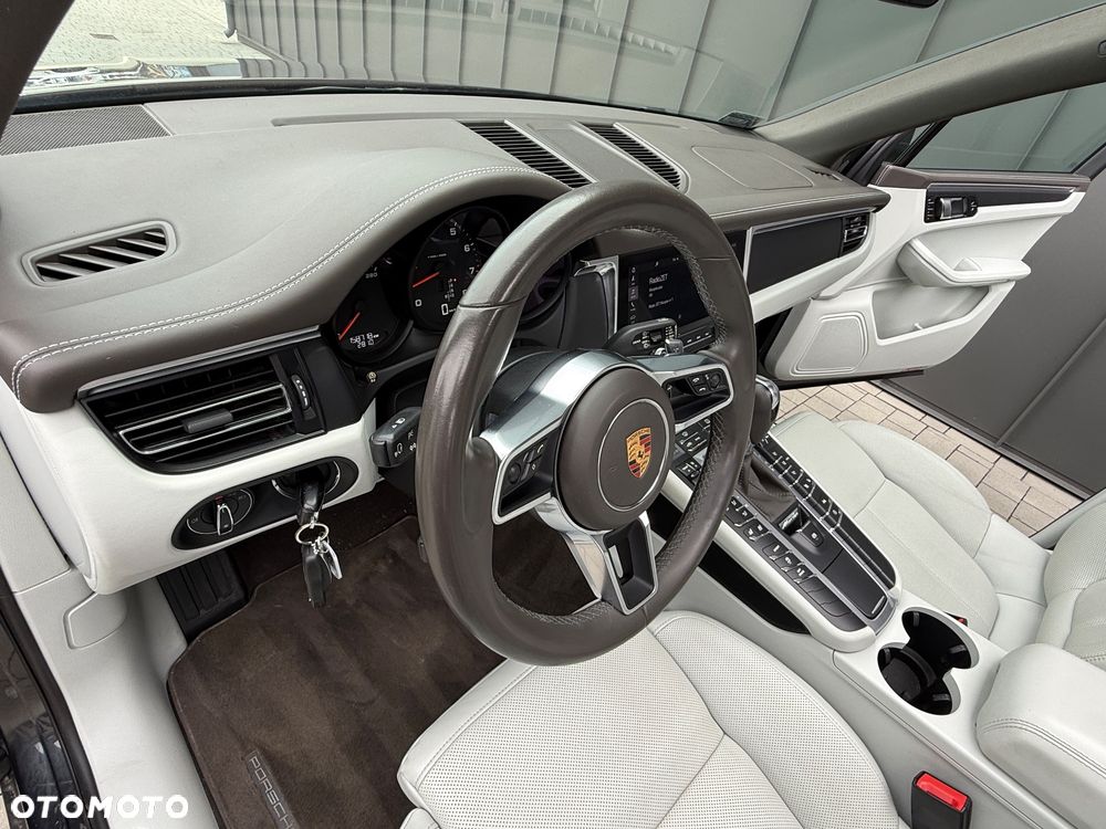 Porsche Macan - 12