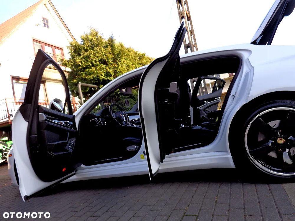 Porsche Panamera 4 PDK Edition - 16