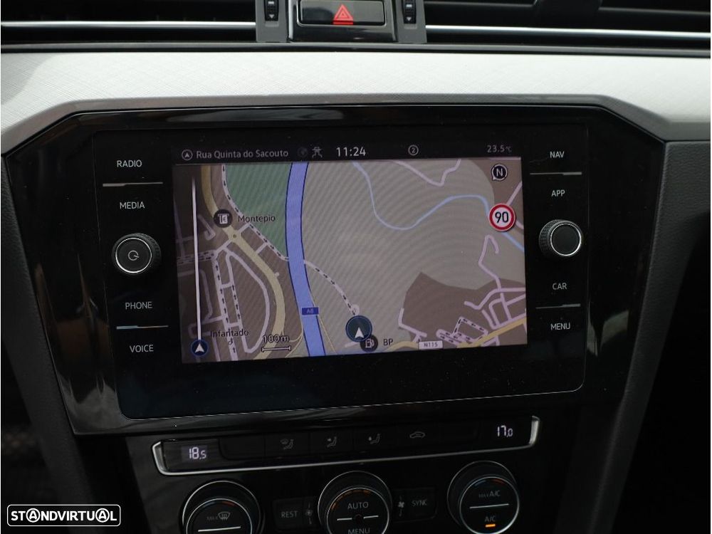 VW Passat Variant 1.6 TDI Business DSG - 19