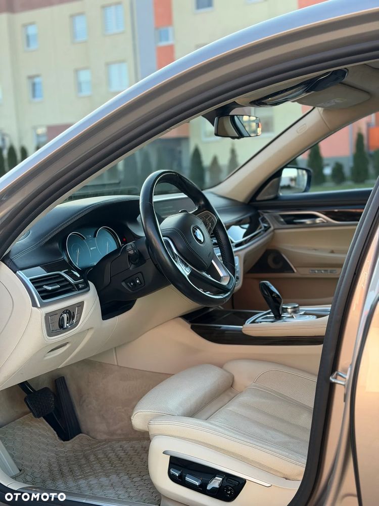 BMW Seria 7 740Li Edition Exclusive - 21