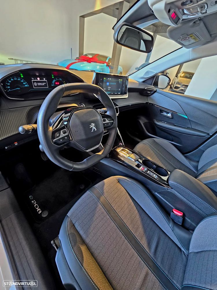 Peugeot e-208 Allure - 14