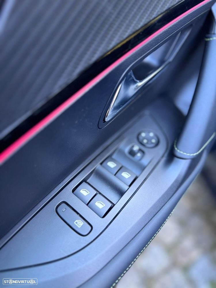 Peugeot e-2008 50 kWh GT - 24