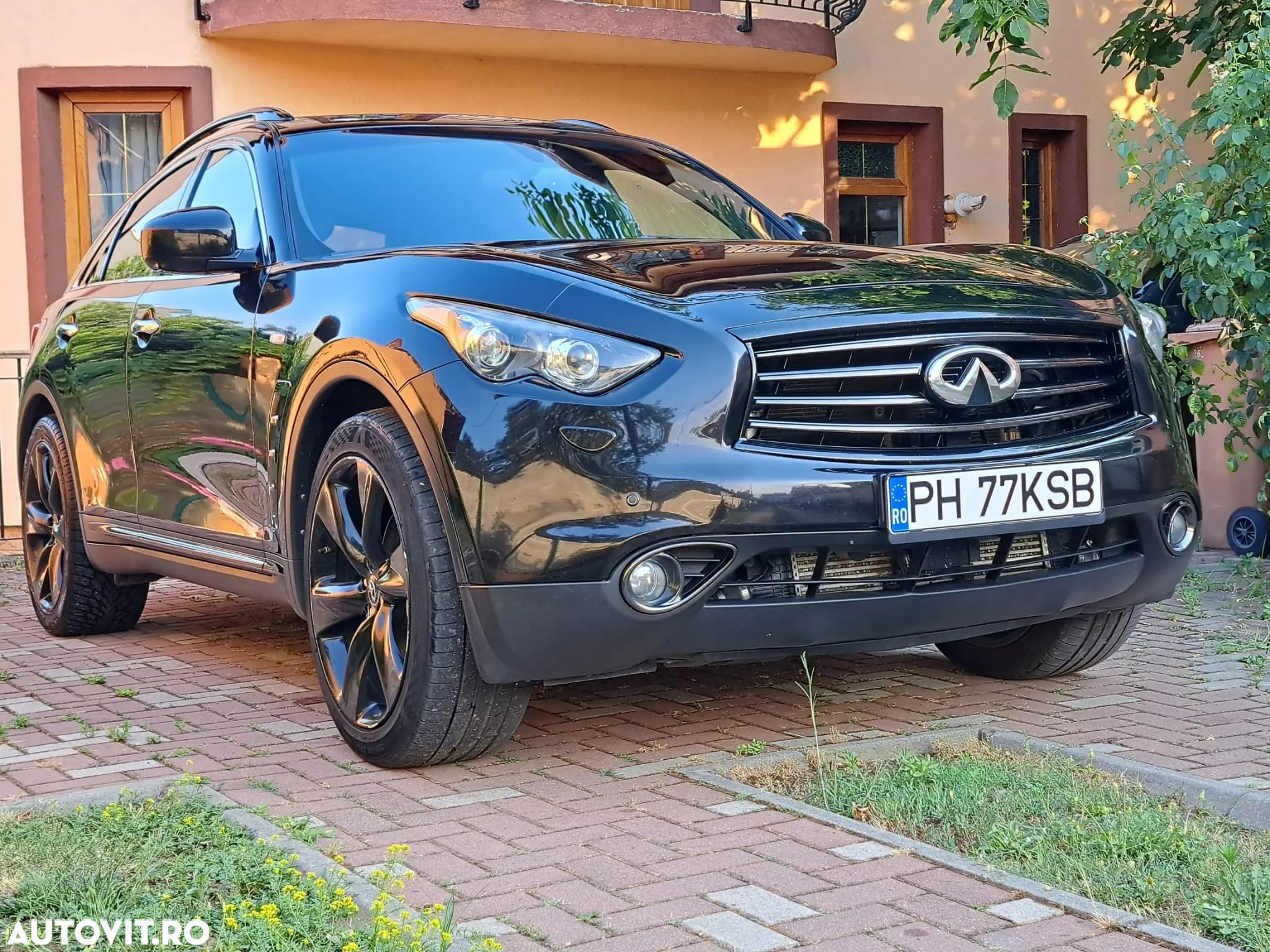 Infiniti QX70 - 1