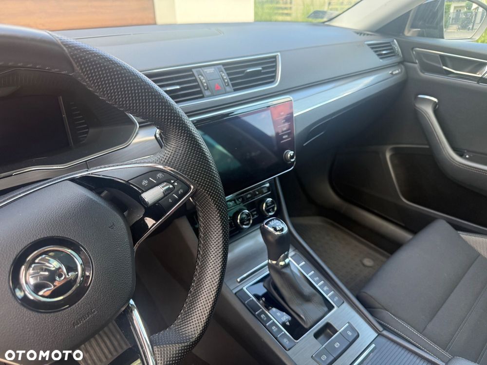 Skoda Superb 2.0 TDI SCR 4x4 Scout DSG - 11