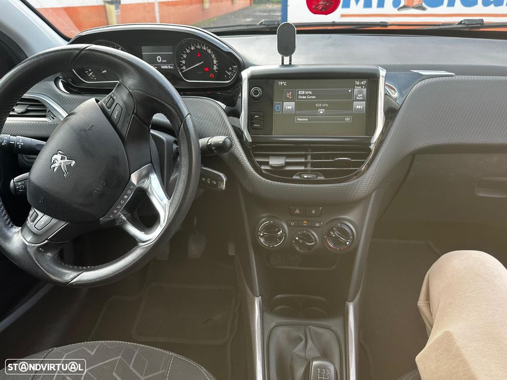 Peugeot 2008 PureTech 82 Allure - 4