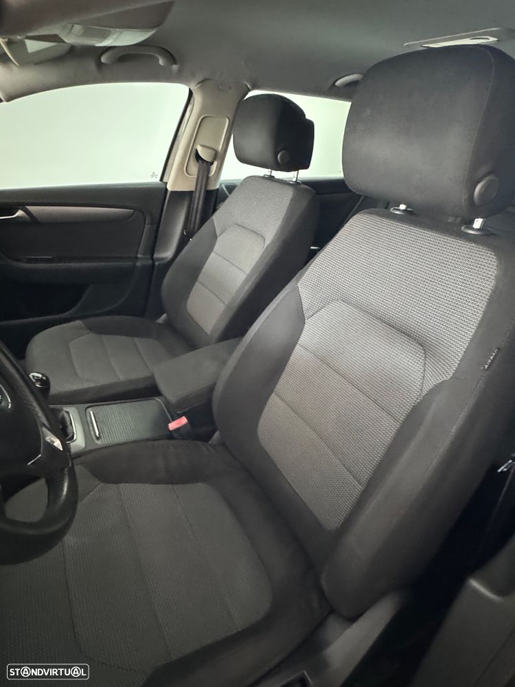 VW Passat 1.6 TDI Trendline - 21