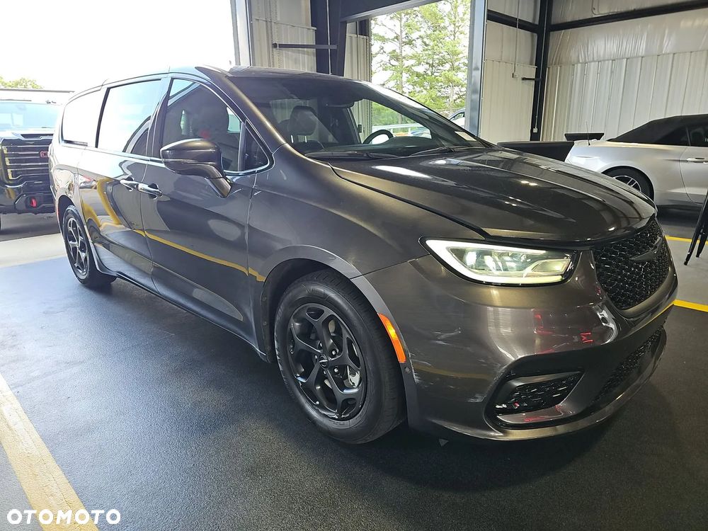 Chrysler Pacifica - 3