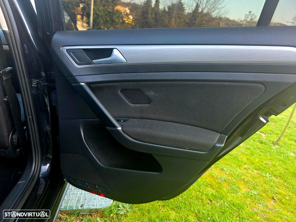 VW Golf 1.6 TDi R-Line - 24