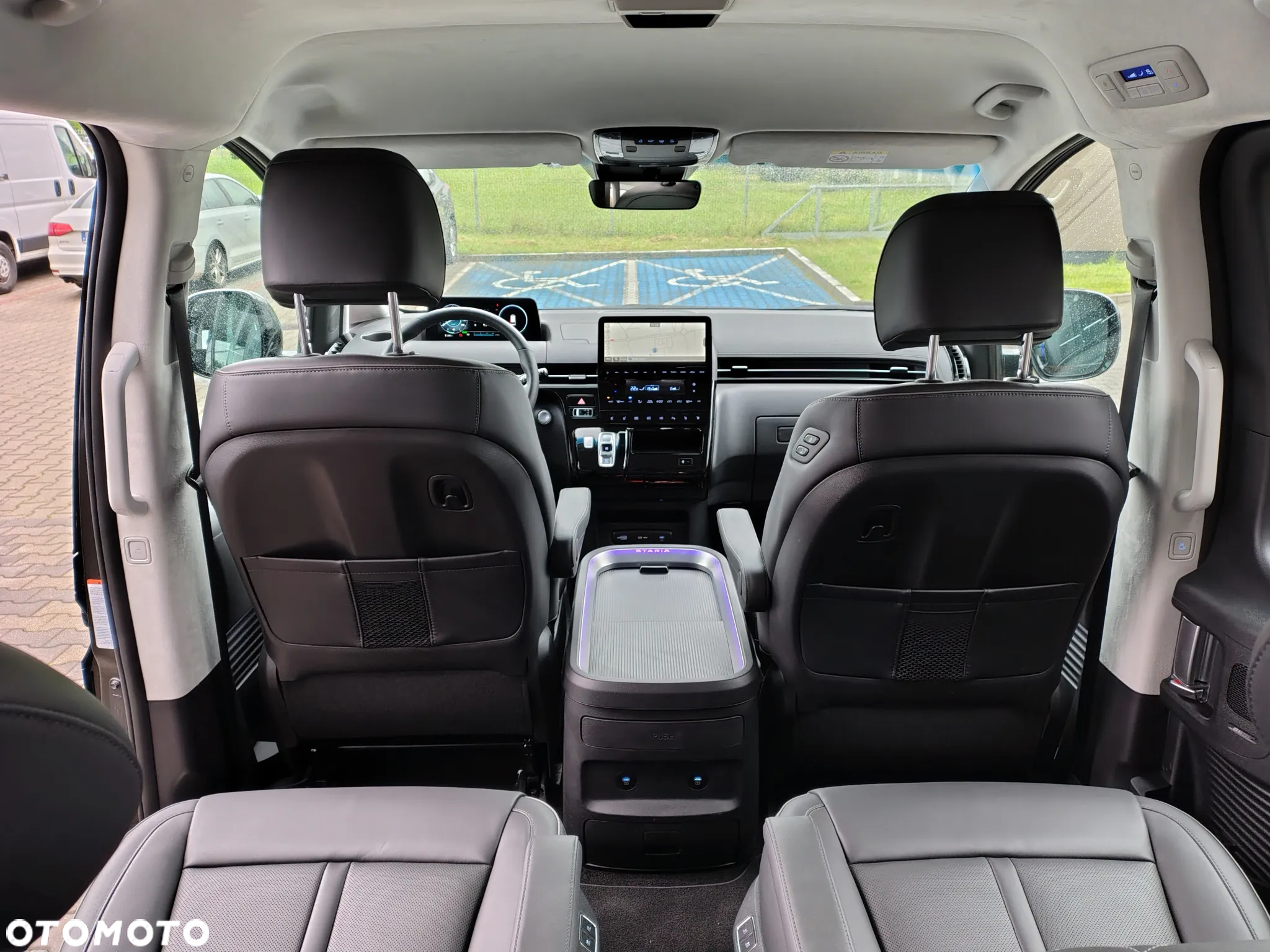 Hyundai Staria 1.6 T-GDI HEV Luxury - 24