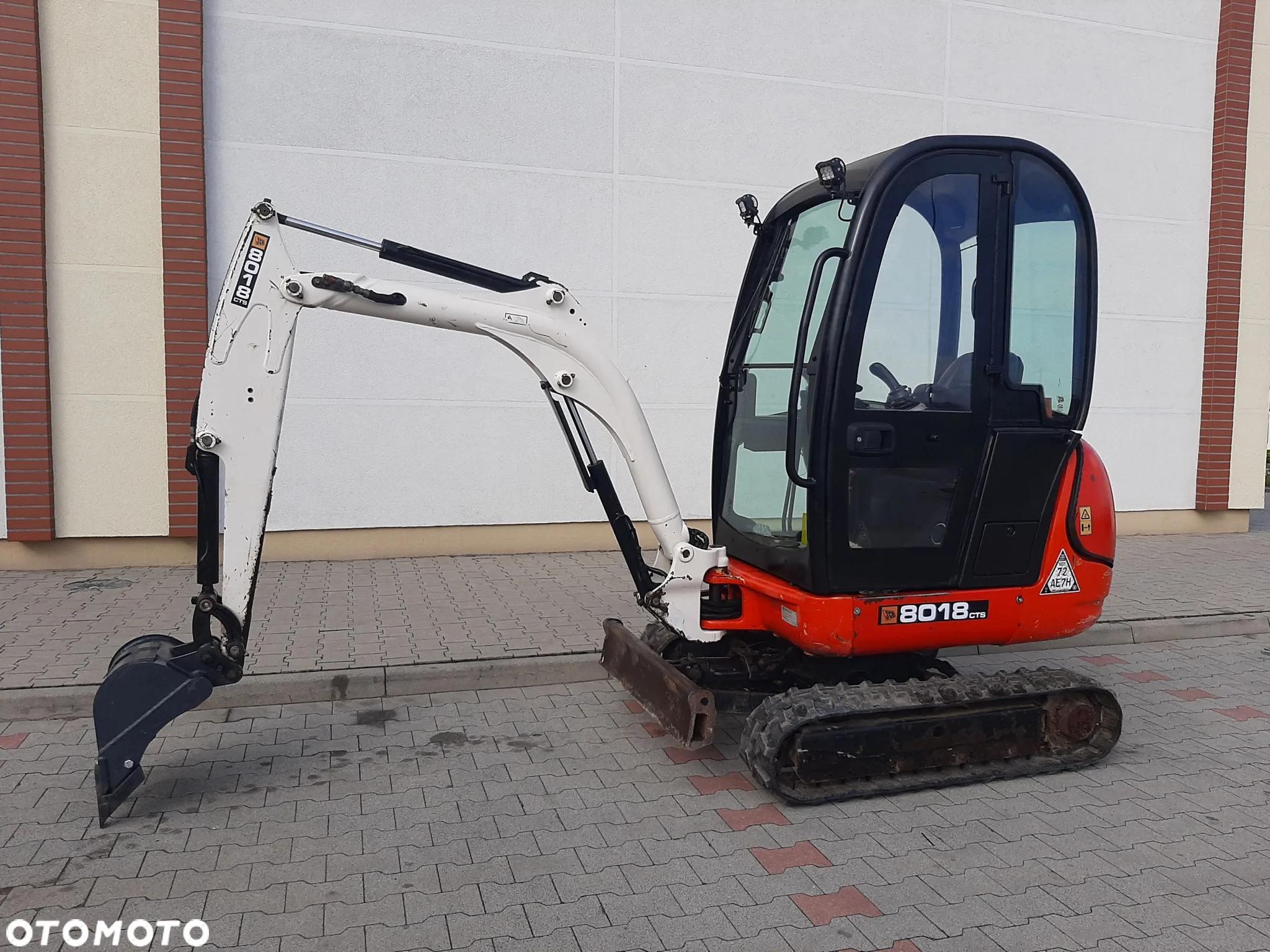JCB 8018 - 3
