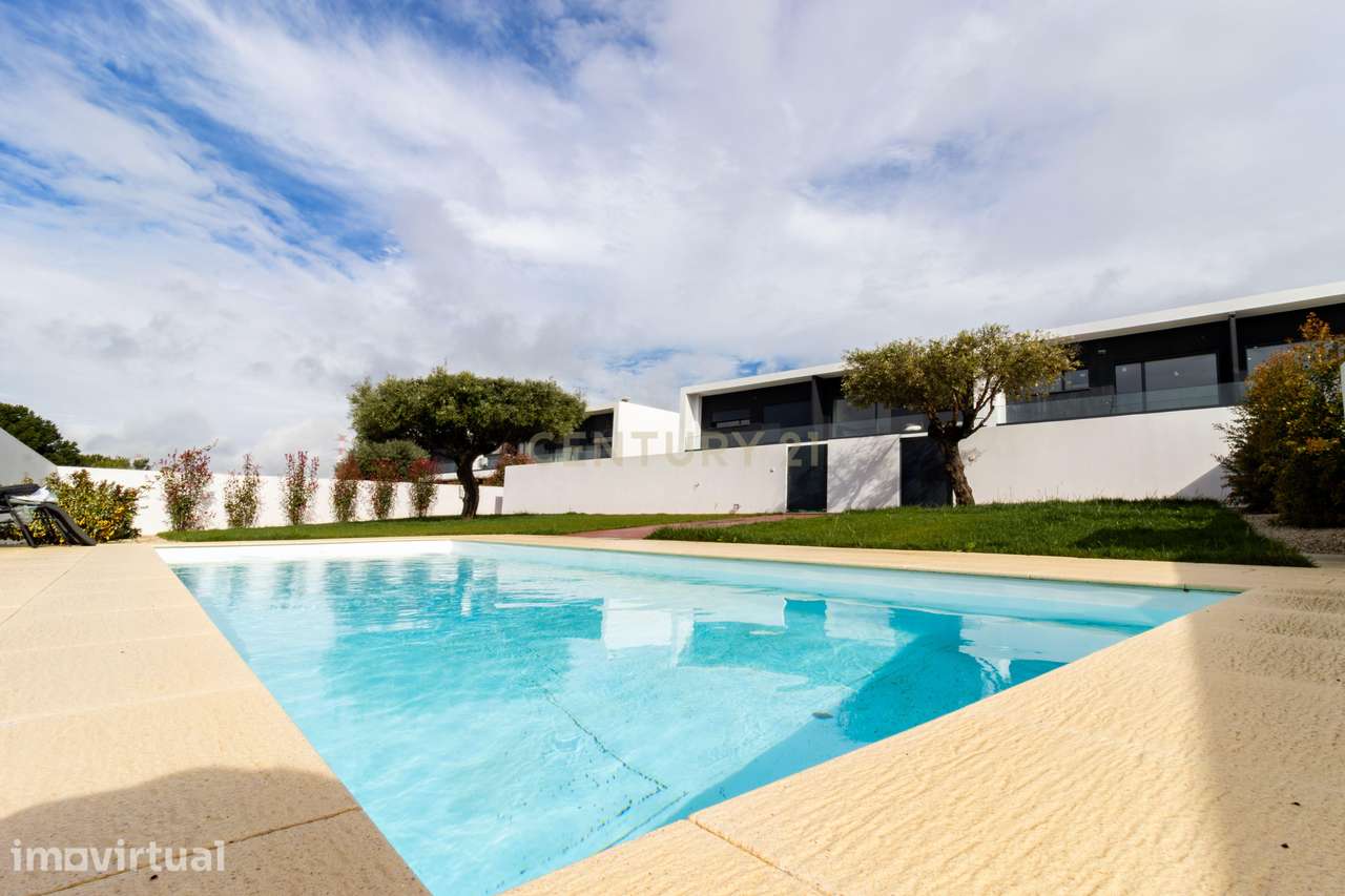 Luxuosa Moradia T3+1 I Piscina I Entroncamento - Grande imagem: 2/31