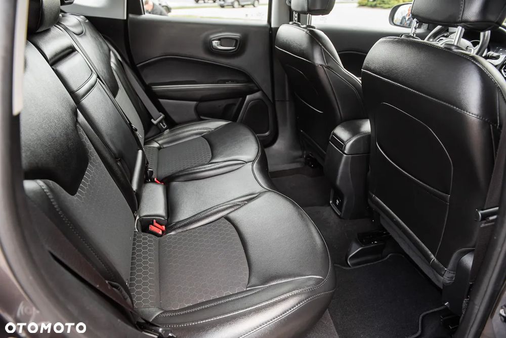 Jeep Compass 1.4 TMair Night Eagle FWD S&S - 32