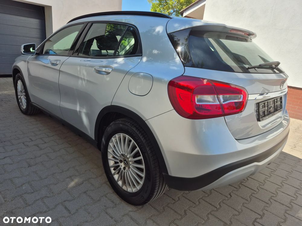Mercedes-Benz GLA 180 Style - 6