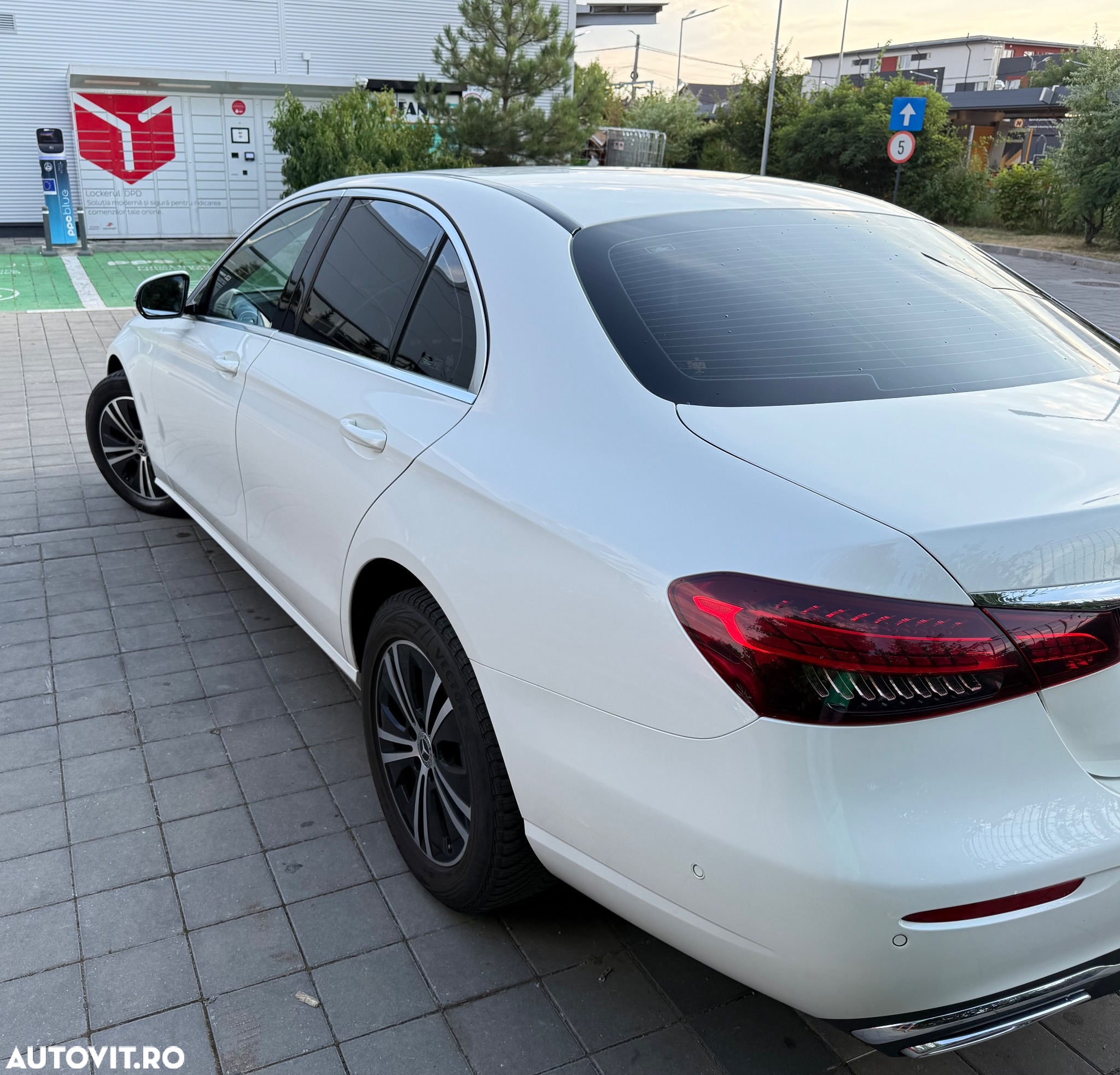 Mercedes-Benz E 200 d Aut. - 11