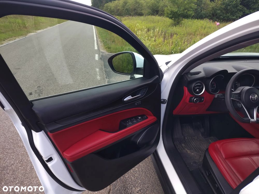 Alfa Romeo Stelvio - 10