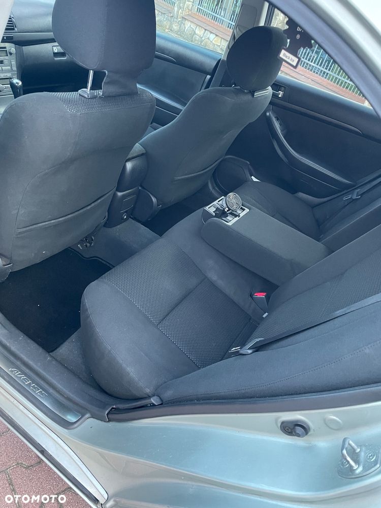 Toyota Avensis 2.0 D-4D - 6