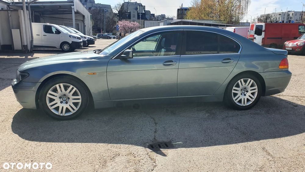 BMW Seria 7 735i - 24