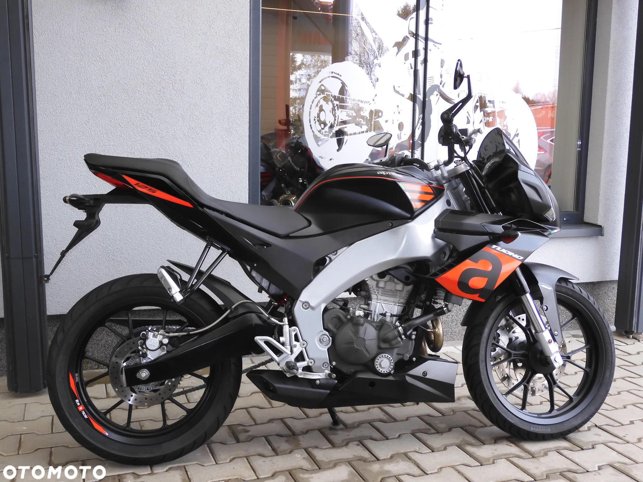 Aprilia Tuono - 15
