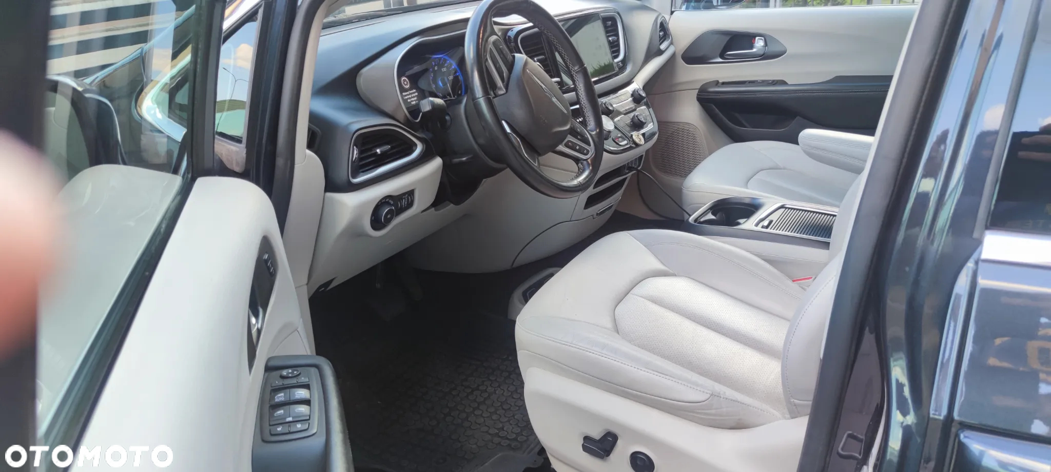Chrysler Pacifica - 5