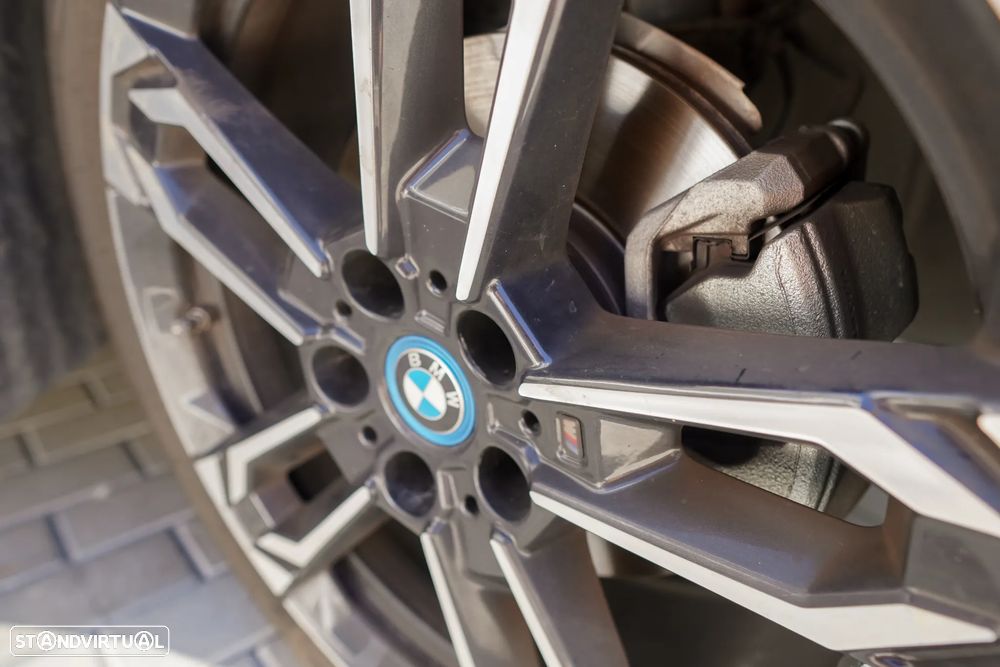 BMW iX2 eDrive20 Pack Desportivo M - 26