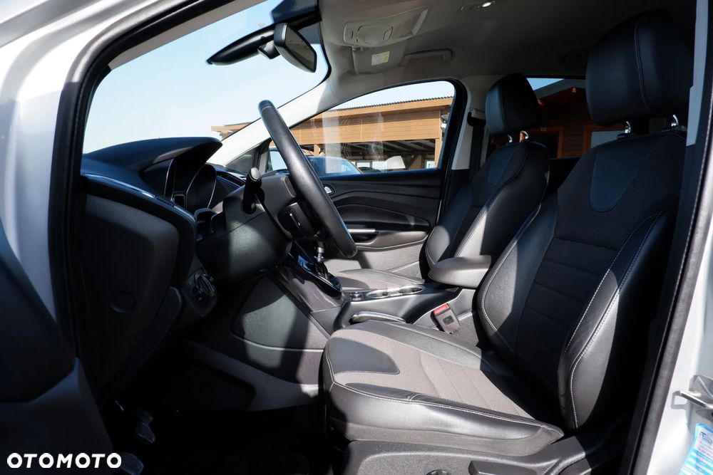 Ford Kuga 2.0 TDCi 4WD Titanium - 26