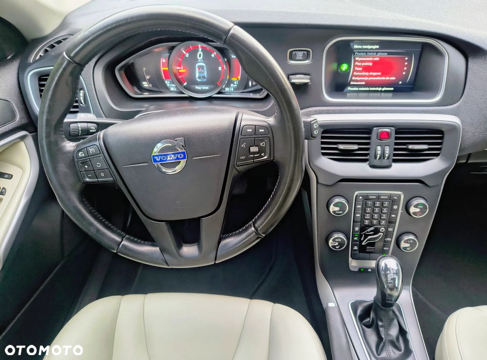 Volvo V40 D4 Geartronic Kinetic - 28
