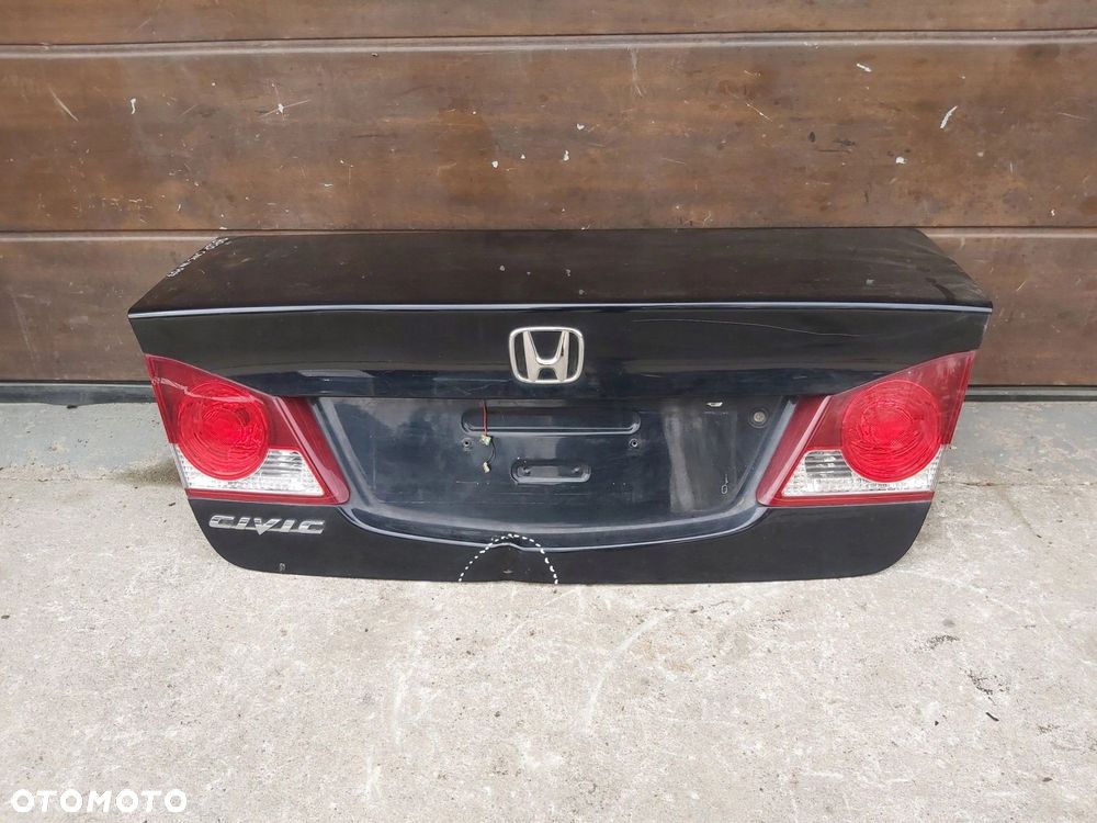 Honda Civic VIII 8 sedan klapa tył bagażnika lampa tylna B92P SEDAN - 1