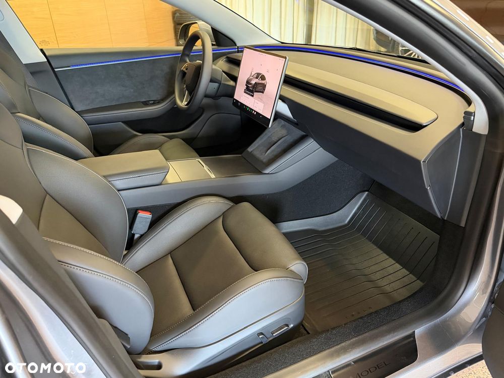 Tesla Model 3 - 9