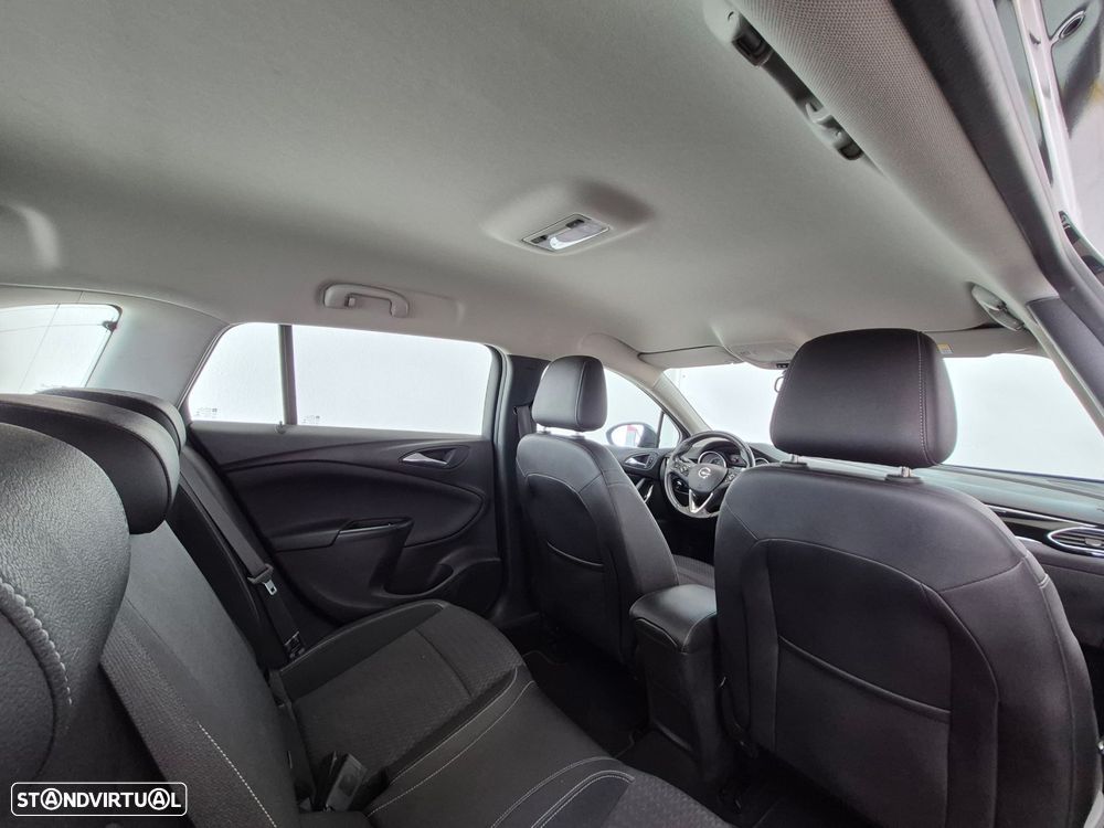 Opel Astra Sports Tourer - 23