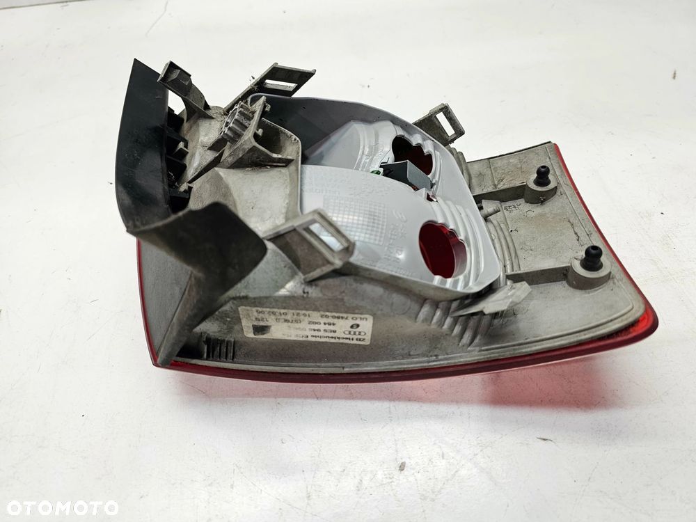 LAMPA PRAWY TYŁ W BŁOTNIK AUDI A4 B7 KOMBI AVANT 8E9945096E ORYGINAŁ - 10
