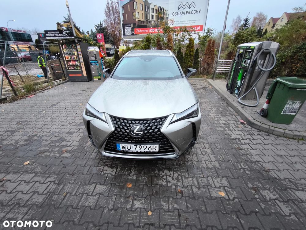 Lexus UX - 4