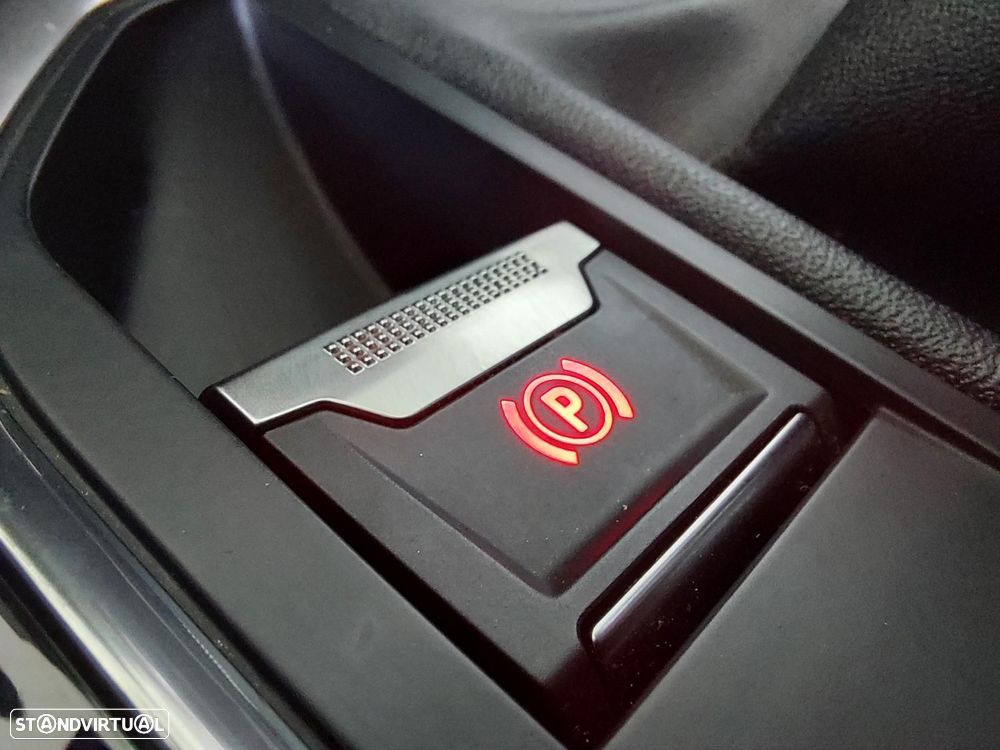Peugeot 3008 1.5 BlueHDi Active Pack — fotografia 37
