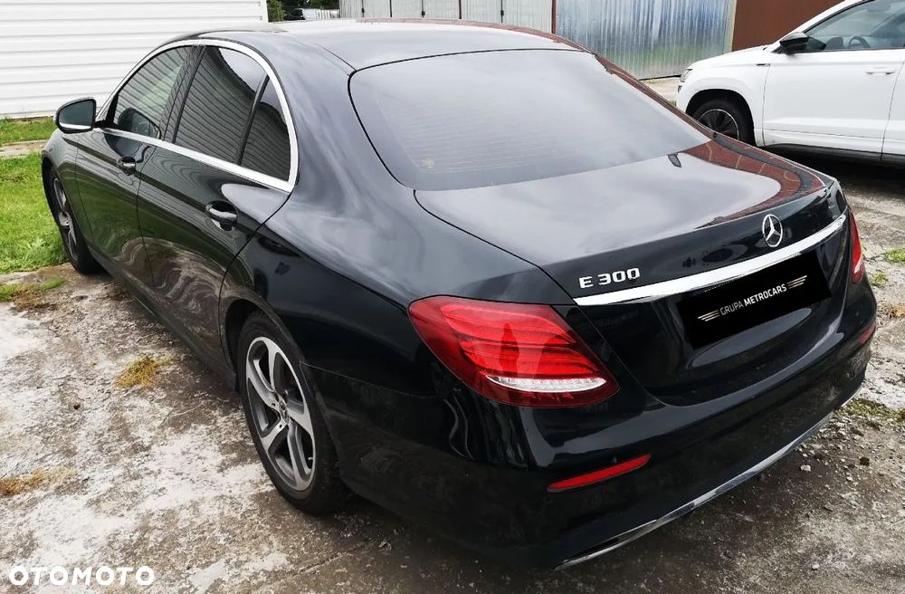Mercedes-Benz Klasa E 300 9G-TRONIC - 6