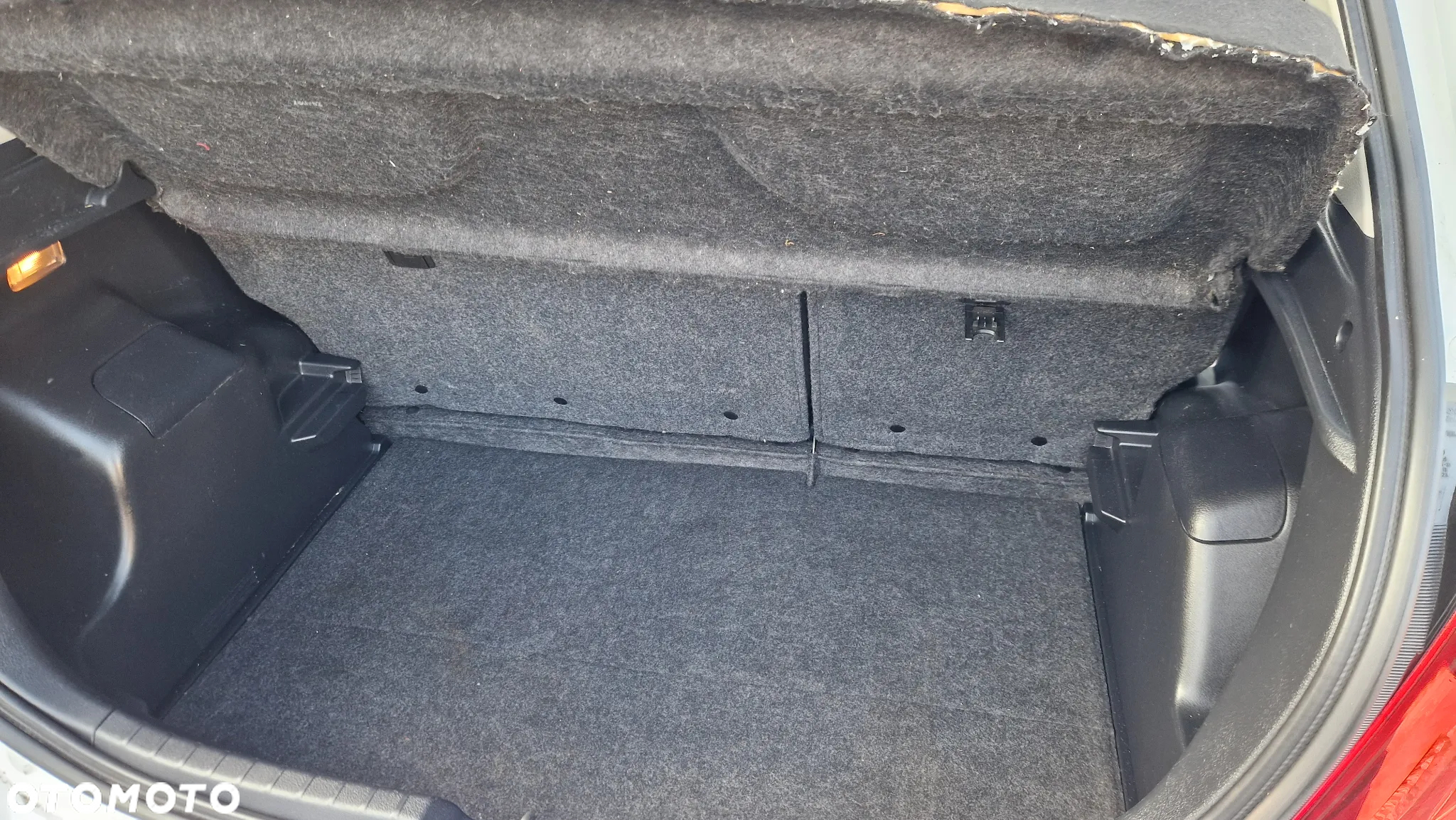 Toyota Yaris Hybrid 100 Business Edition - 25