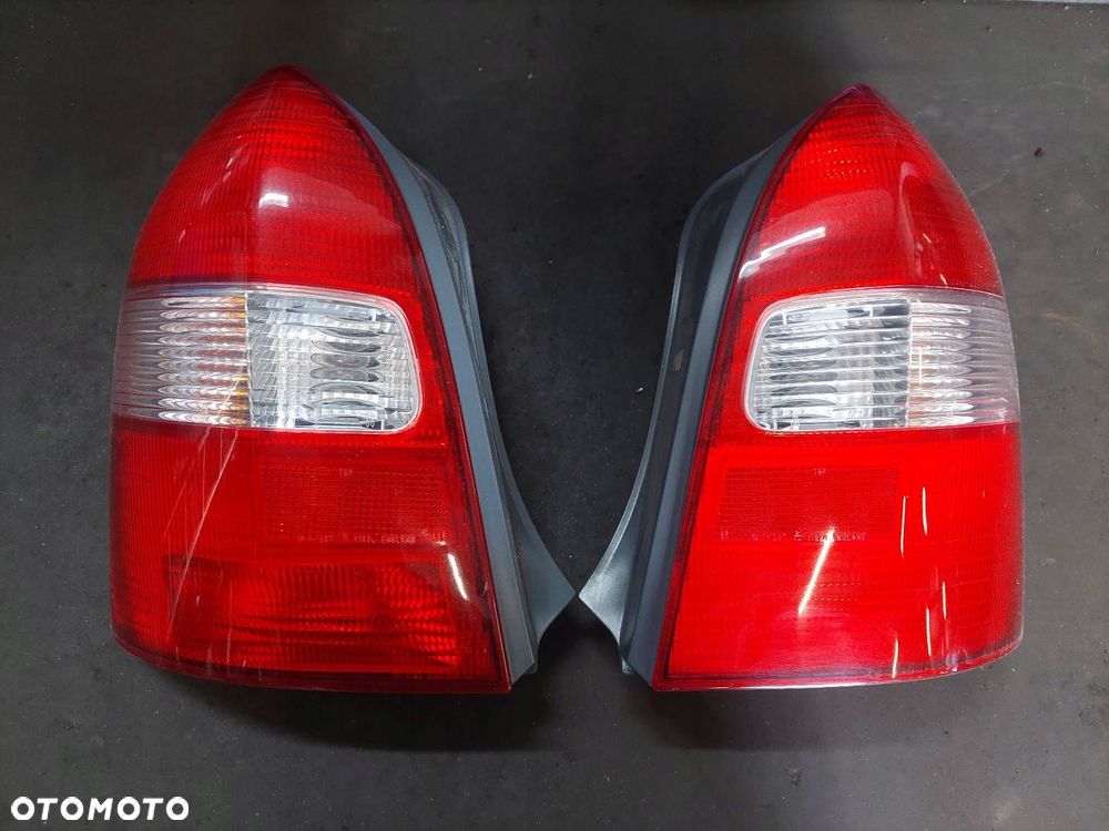 KOMPLETNY TYŁ KLAPA BAGAŻNIKA ZDERZAK TYŁ LAMPY MAZDA 323F BJ 22A - 2