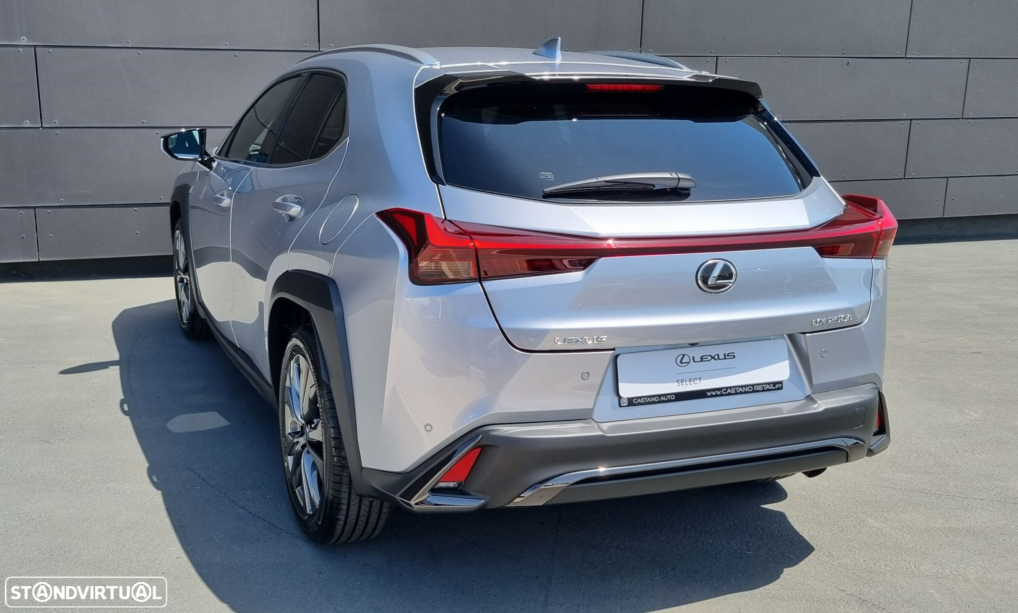 Lexus UX 250h Sport - 2