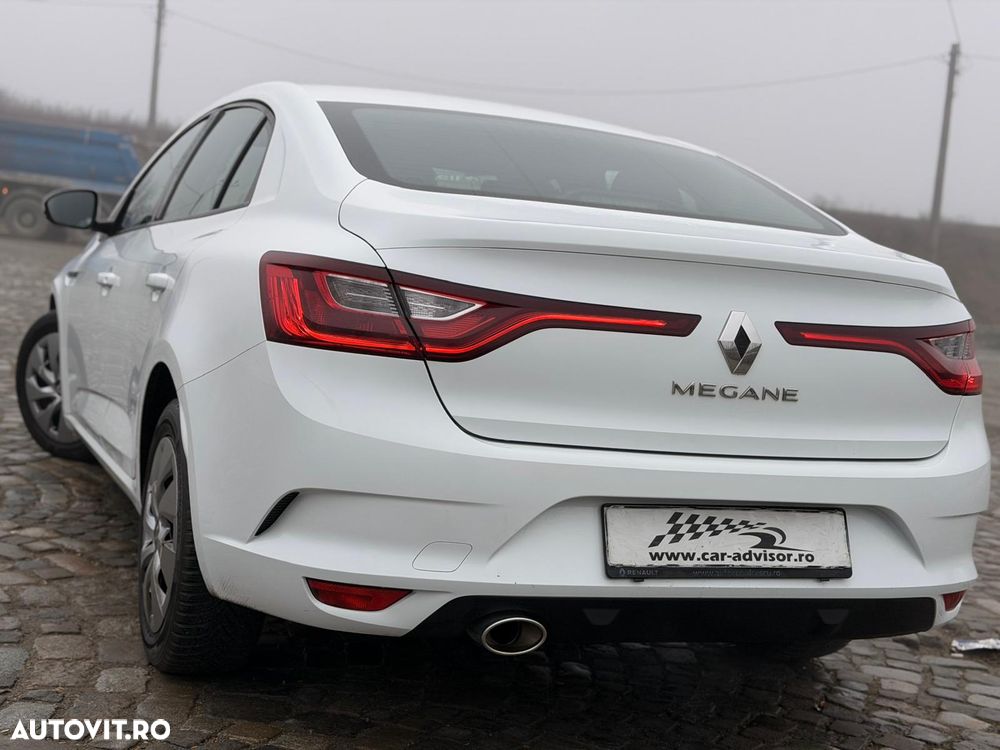 Renault Megane TCe Business - 17