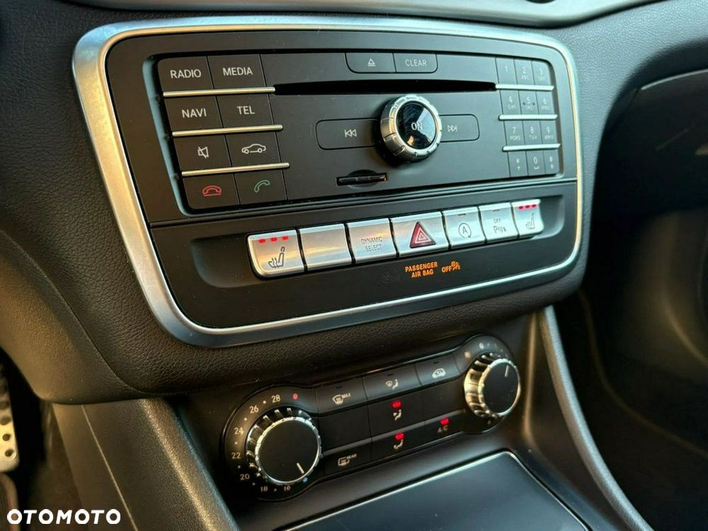 Mercedes-Benz CLA 200 7G-DCT AMG Line - 24