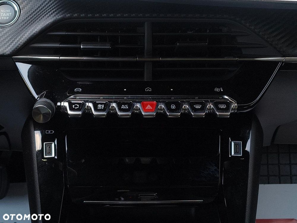 Peugeot 2008 1.2 PureTech Allure S&S EAT8 - 28