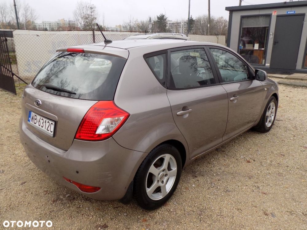 Kia Ceed - 3