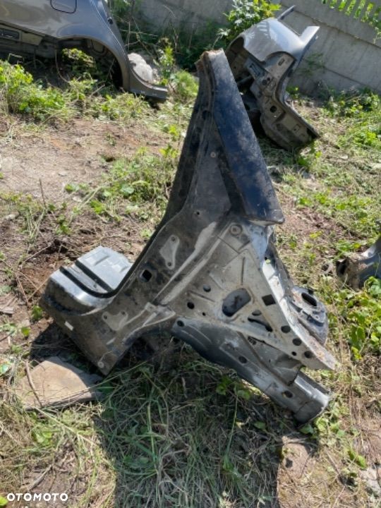 Mercedes A 169 ćwiartka prawa słupek a fartuch podłużnica - 1