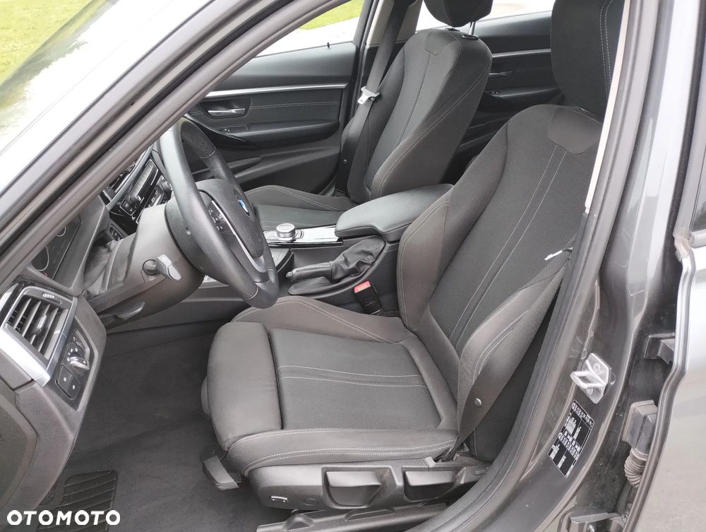 BMW Seria 3 316d Touring - 14