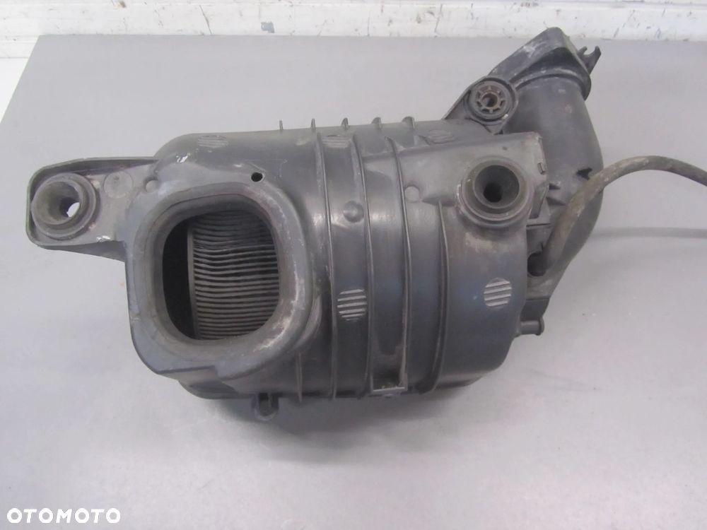 Obudowa Filtra Powietrza 1K0129610 Volkswagen Caddy 2003- - 3