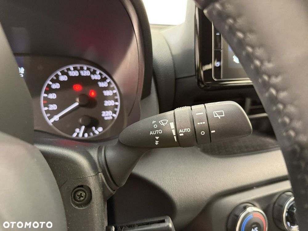 Toyota Yaris 1.5 Comfort - 24