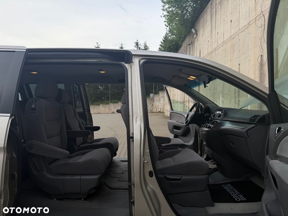 Honda Odyssey 3.5 LX - 22