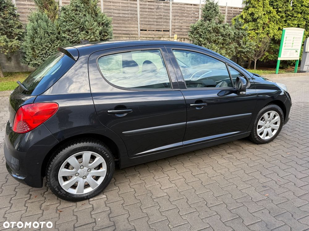 Peugeot 207 - 11