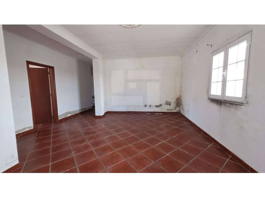 Moradia T3 para Remodelar com 112 m² de Área Útil e Lote de 300 m² ... - Grande imagem: 4/29