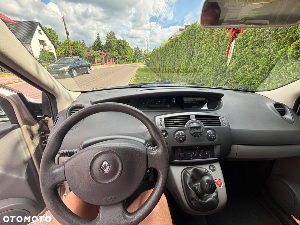 Renault Scenic 1.6 16V Confort Privilege - 4