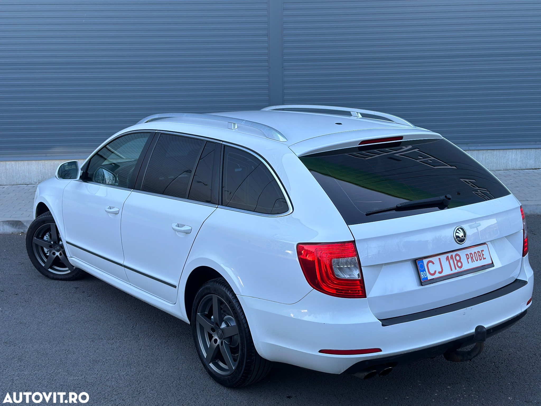Skoda Superb Combi 2.0 TDI DSG Ambition - 13