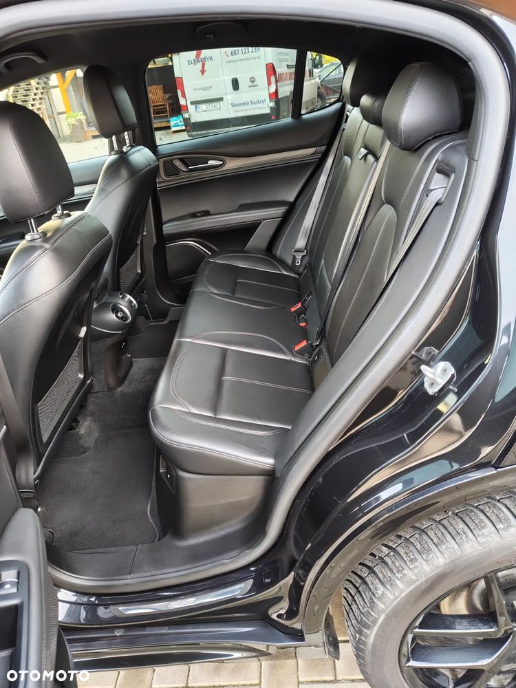 Alfa Romeo Stelvio 2.0 Turbo 16V AT8-Q4 Ti - 12